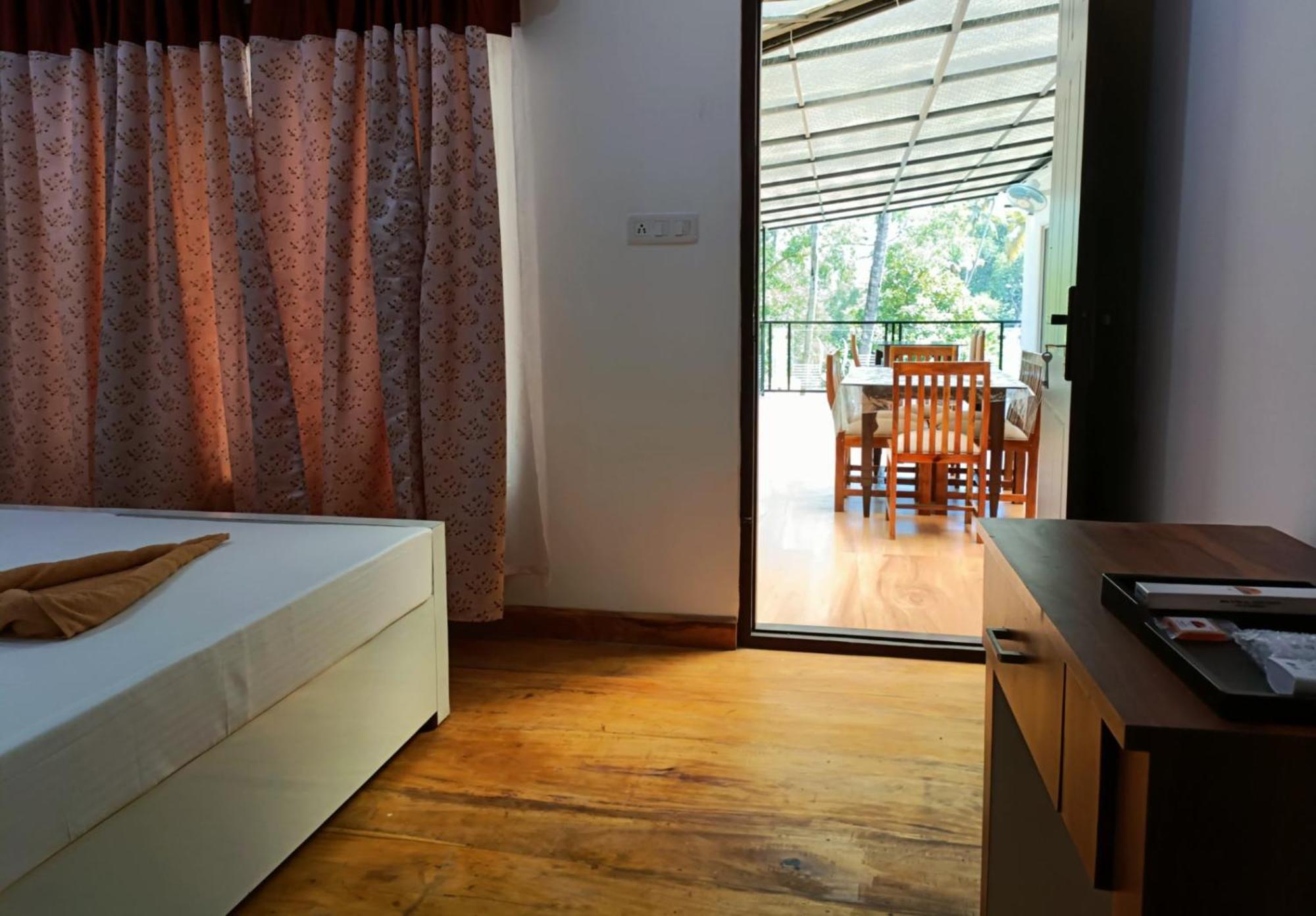 Koshy'S Beach Front Homestay Марарикулам Экстерьер фото